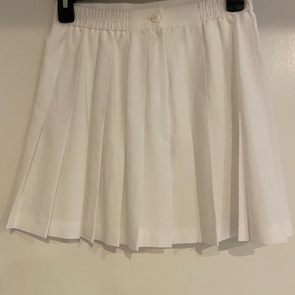 Elegant White Pleated Skirt